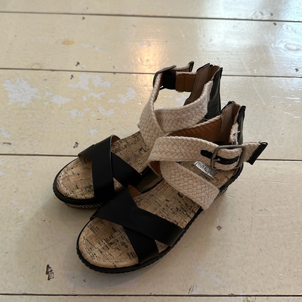 Little Girl’s Wedge Sandals